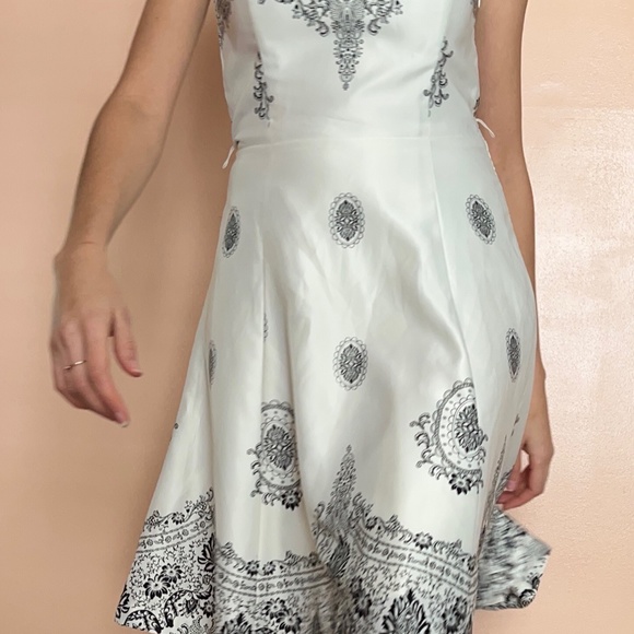 White House Black Market Strapless Dress - Picture 5 of 5